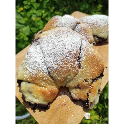 szilvalekvaros-csokis-croissant-mona