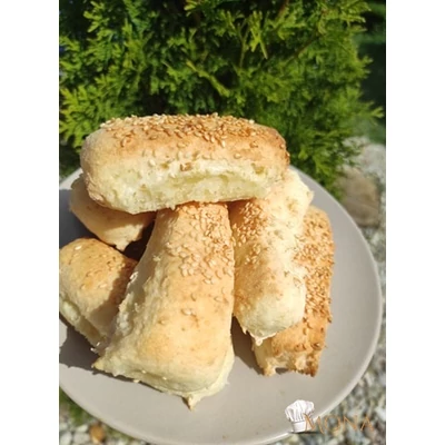 sajtos-szezamos-rudak-mona